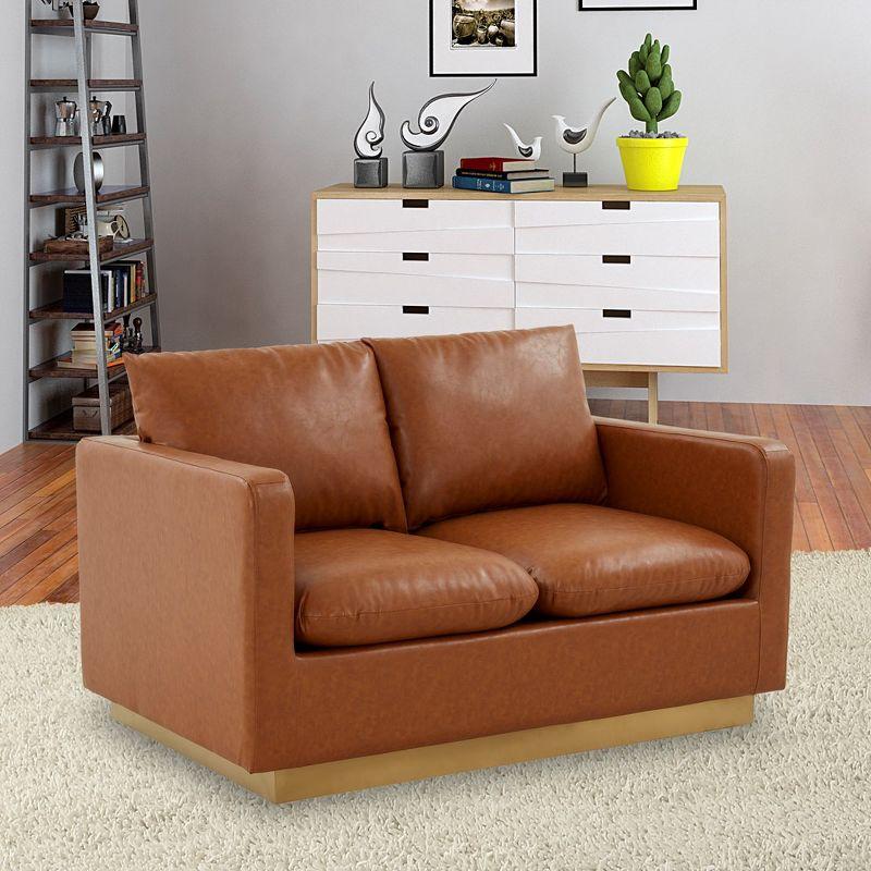 LeisureMod Nervo Mid-Century Modern Upholstered Faux Leather Loveseat with Gold Frame in Cognac Tan