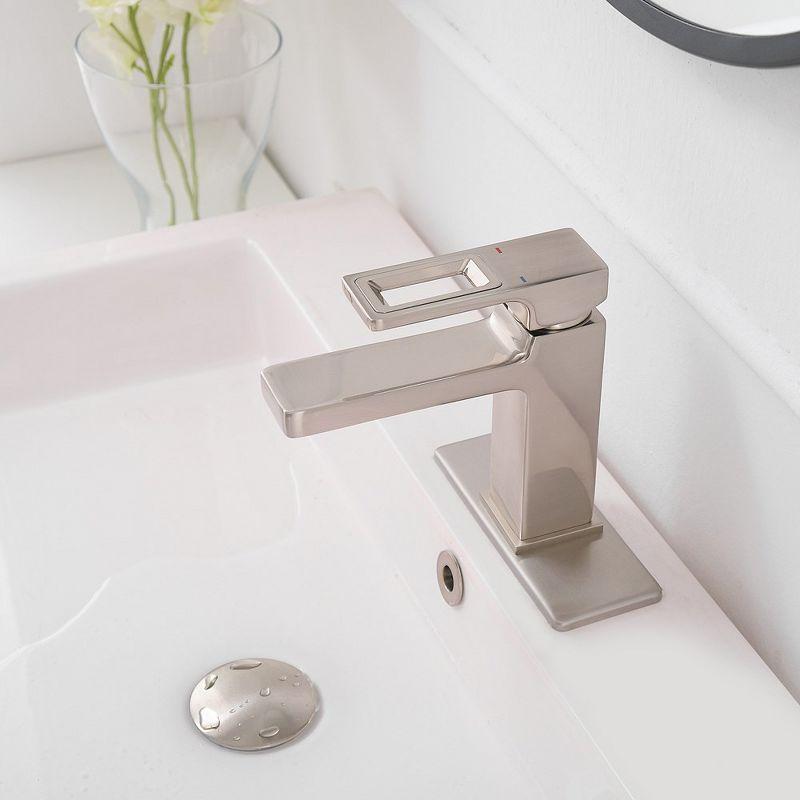 Single-Hole Single-handle Bathroom Faucet with Drain Assembly