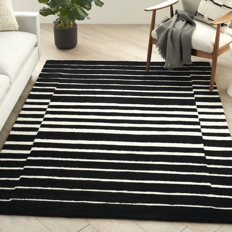 Modern Edge Black Ivory 5' x 7' Hand-Tufted Wool Area Rug