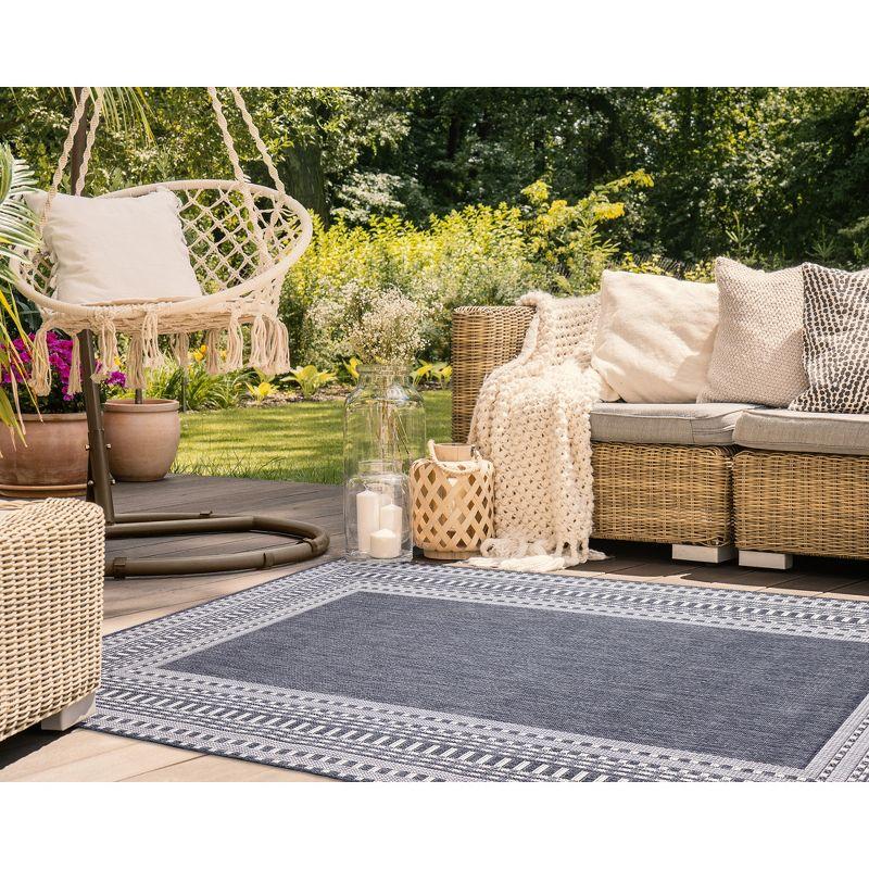 Liora Manne Malibu Etched Border Indoor/Outdoor Rug Navy 3'3" x 4'11"