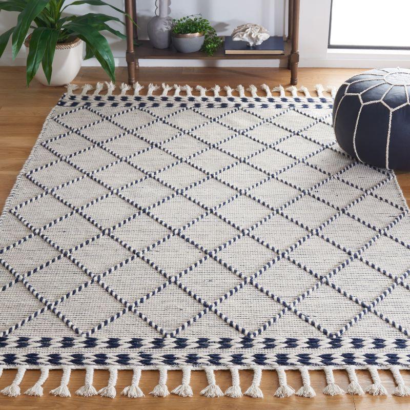 Ivory Wool Hand-knotted Trellis Area Rug, 8' x 10'