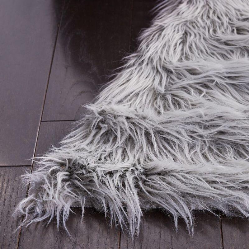 Handmade Luxe Gray Faux Fur 4' x 6' Tufted Area Rug