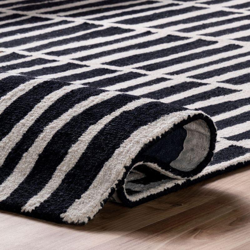 Nuloom Lemuel Geometric 5x8 Wool Indoor Area Rug for Living Room Bedroom Dining Room Kitchen, Black/Ivory