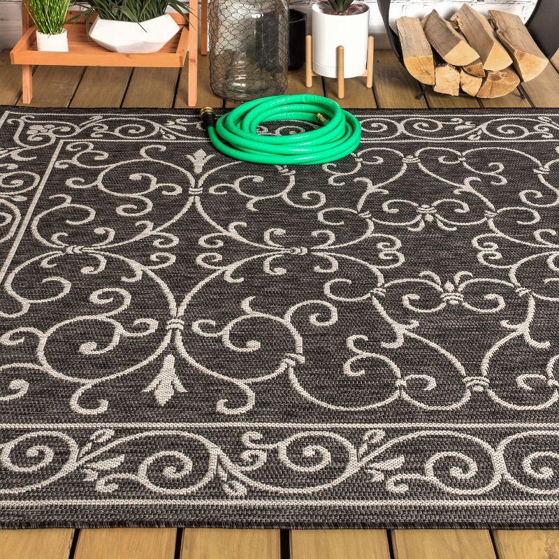 4'x6' Charleston Vintage Filigree Textured Weave Indoor/Outdoor Area Rug, Black/Gray - JONATHAN Y