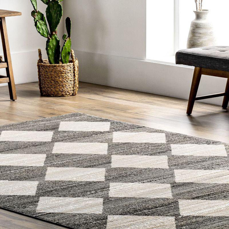 Gray Geometric Reversible Synthetic Area Rug 4' x 6'