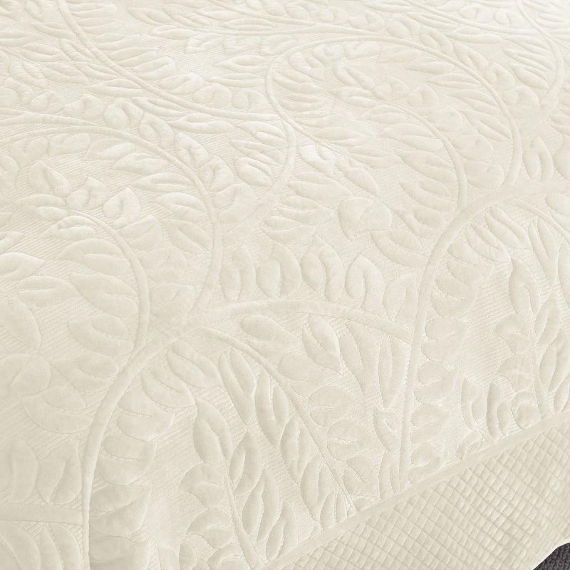 MarCielo Marcielo Oversized Embroidered Velvet Quilt Set With 2 Pillow Shams