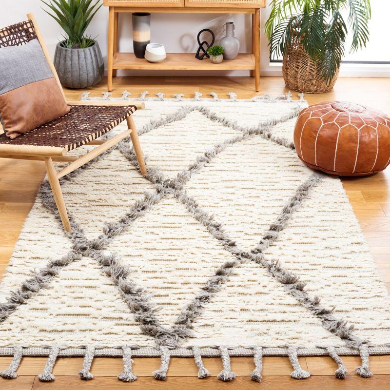 Handmade Ivory Wool Rectangular Area Rug 5x8