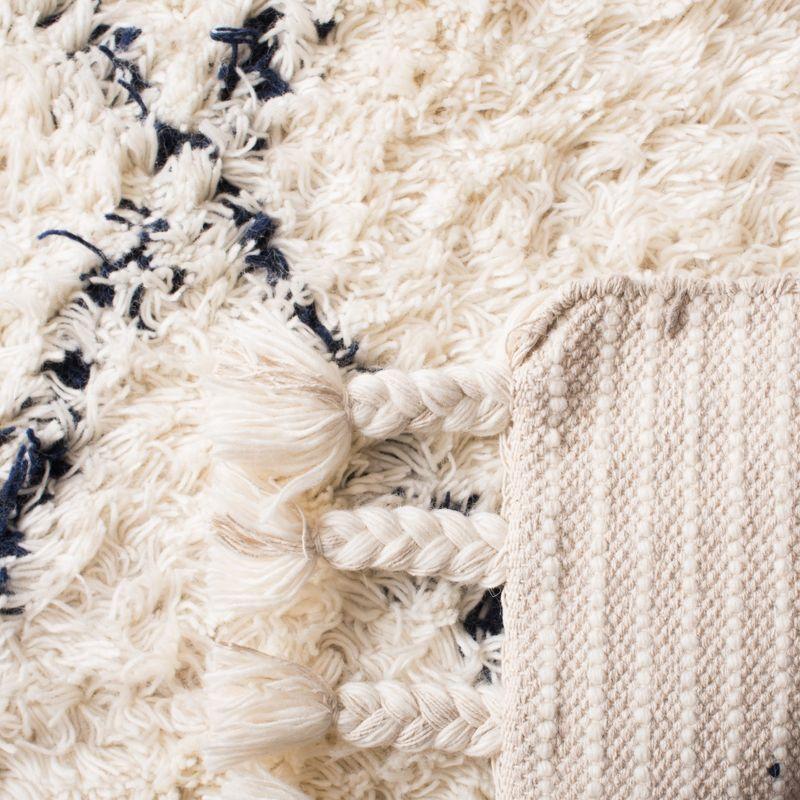Casablanca CSB951 Hand Tufted Area Rug - Navy/Ivory - 4' X 6' - Safavieh.