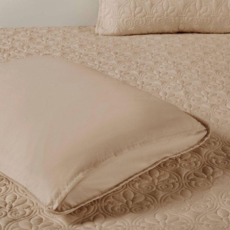 Quebec 3 Piece Split Corner Pleated Quilted Bedspread