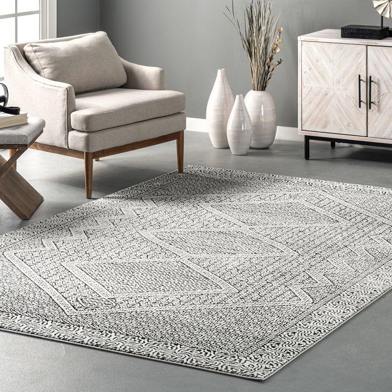 Reversible Gray Geometric 5' x 7' Easy-Care Synthetic Area Rug