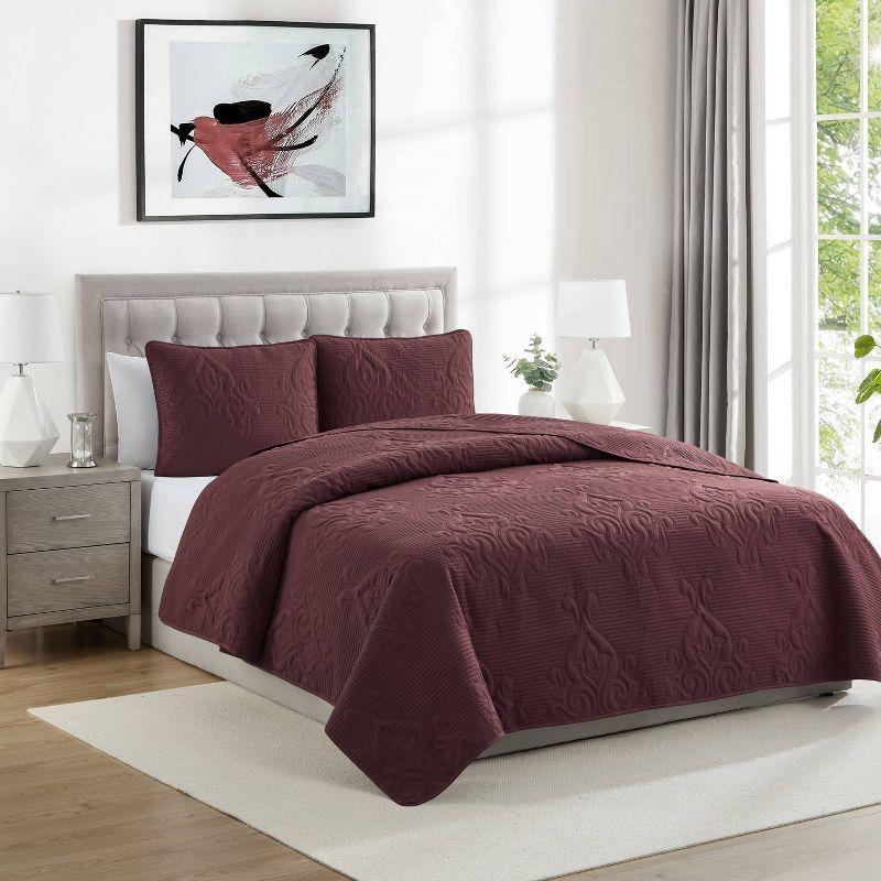 VCNY Solomun 3-Piece Pinsonic Damask Microfiber Quilt Set