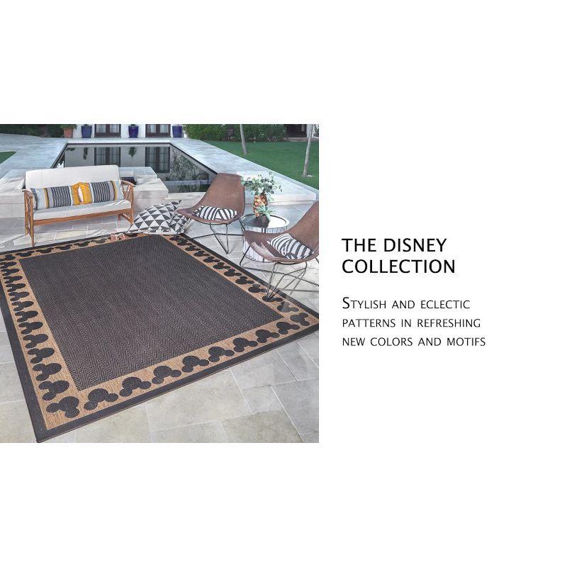 84"x63" Paseo Akimbo Indoor/Outdoor Rug Gray White/Botanical - Gertmenian