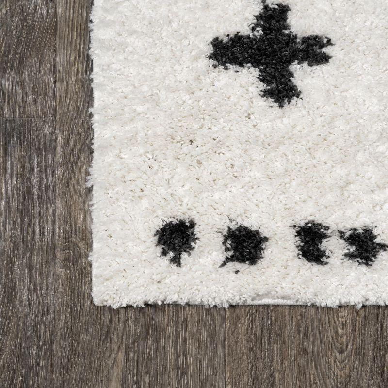3'x5' Cristo Berber Geometric Shag Area Rug, White/Black - JONATHAN Y
