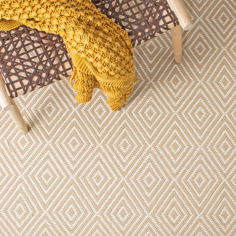 Wilton WIL715 Hand Hooked Area Rug - Beige/Ivory - 4'x6' - Safavieh.