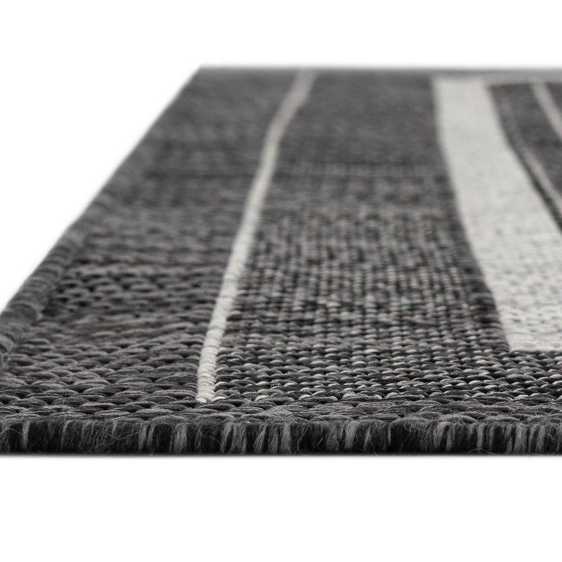 Unique Loom 8' 0 x 8' 0 Octagon Indoor/Outdoor Border Black Area Rug