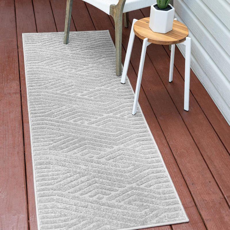 Gray Geometric Synthetic Outdoor Runner Rug 2' x 8'