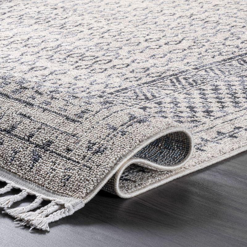 nuLOOM Claudia Diamond Tassel Area Rug