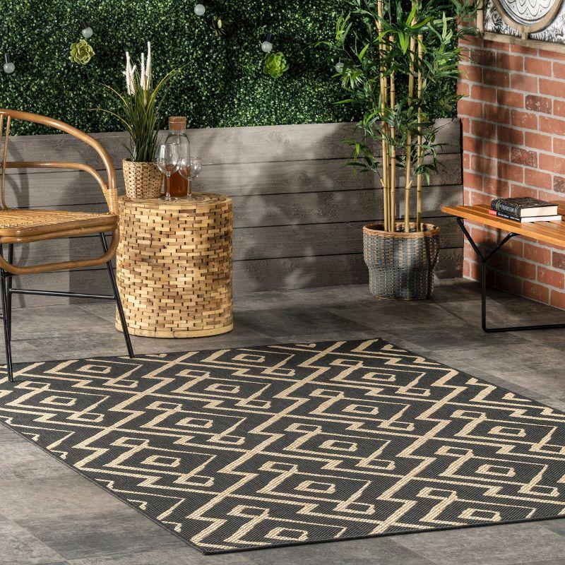 Charcoal Trellis Reversible Synthetic Area Rug - Easy Care, 5x8 Feet