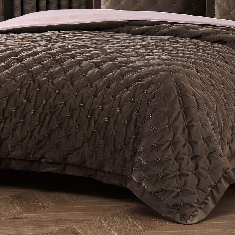 BeBeJan Bebejan 3 Piece Velvet Comforter Set