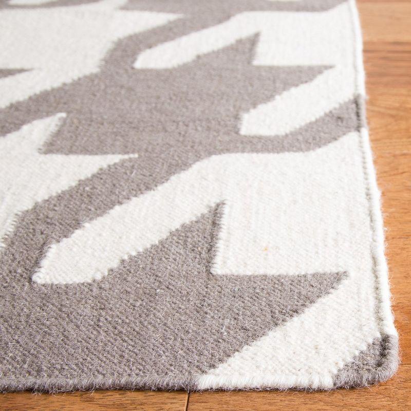 Handwoven Gray and Ivory Geometric Wool Accent Rug 2'-6" x 4'