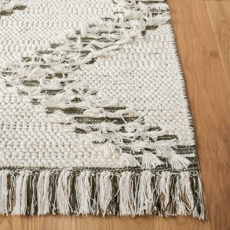 Ivory and Green Handwoven Wool Area Rug, 4' x 6'