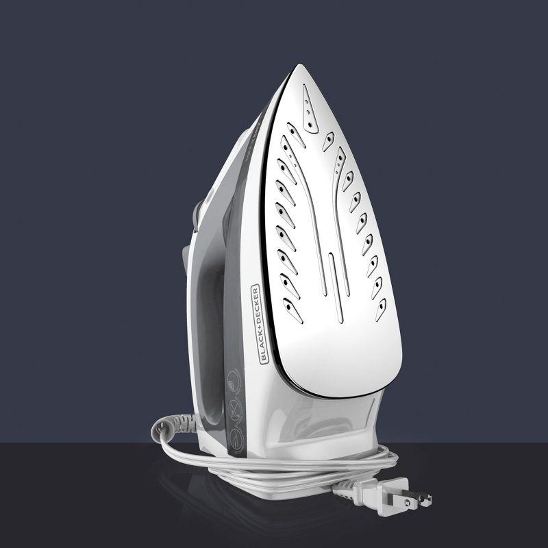 BLACK+DECKER Light �N Easy Compact Steam Iron, IR1020S, Stainless Steel Soleplate, Spray Mist, Anti-Drip, Auto Shutoff