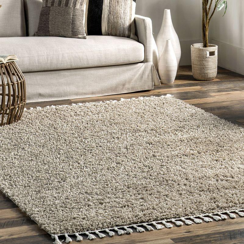 Nuloom Neva Solid 5x8 Shag Indoor Area Rug for Living Room Bedroom Dining Room Nursery, Beige/Ivory