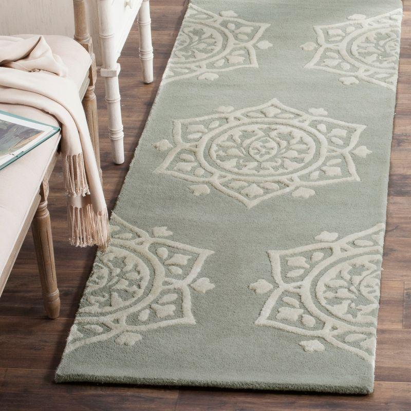 Bella BEL136 Hand Tufted Accent Rug Grey / Ivory 2'-6" X 4' - Safavieh.