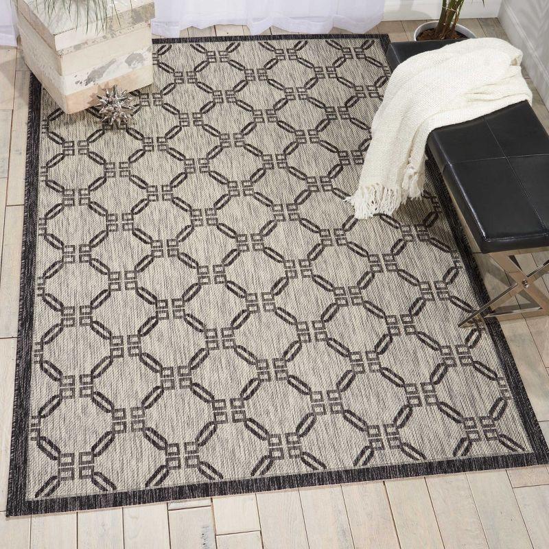 Chic Simplicity Ivory/Charcoal Geometric Flatweave 5'3" x 7'3" Synthetic Rug