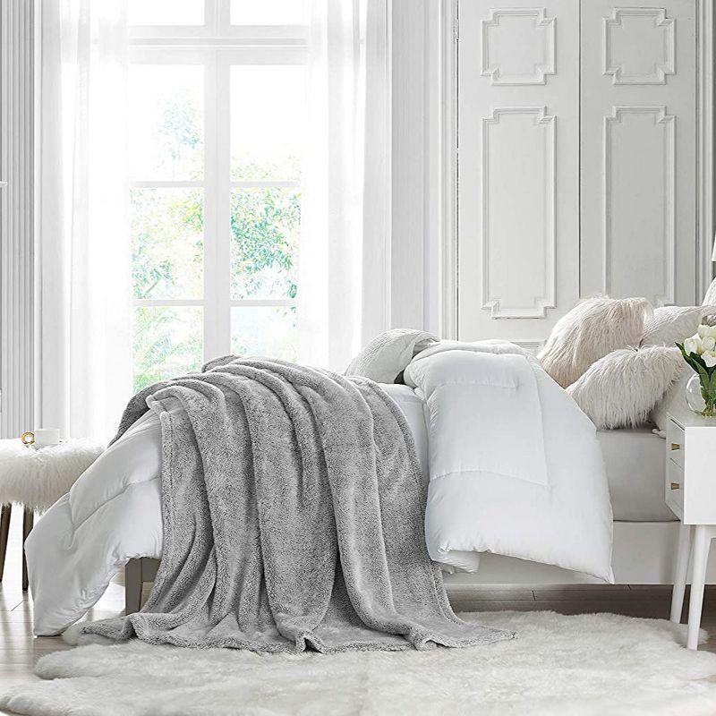 Swift Home Ultra Plush Solid and Frost Tip Throw Blanket