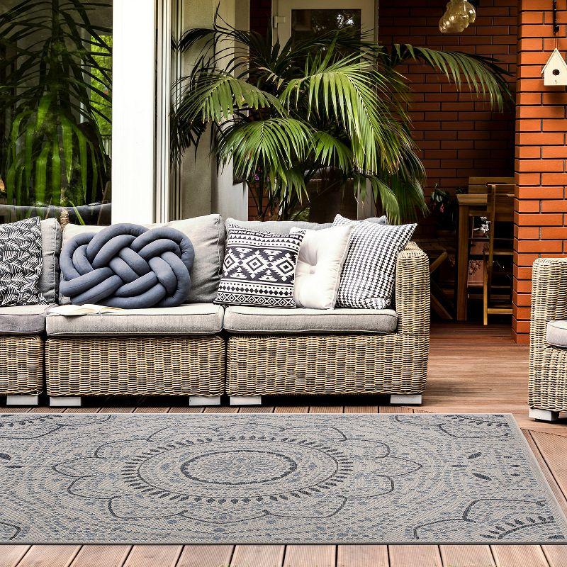 World Rug Gallery Portia Oriental Medallion Indoor/Outdoor Area Rug - Cream 7'10" x 10'