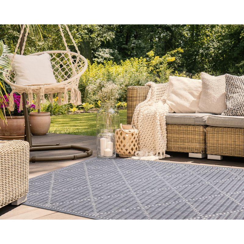 Navy Checker Diamond 78'' Indoor/Outdoor Synthetic Rug