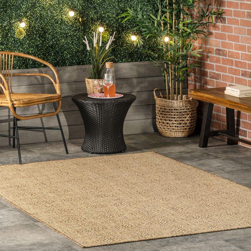 Modern Gray Synthetic 4' x 6' Easy-Care Indoor/Outdoor Rug