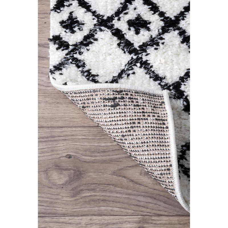 Ivory Trellis Shag Synthetic Reversible Area Rug 2 ft. x 3 ft.