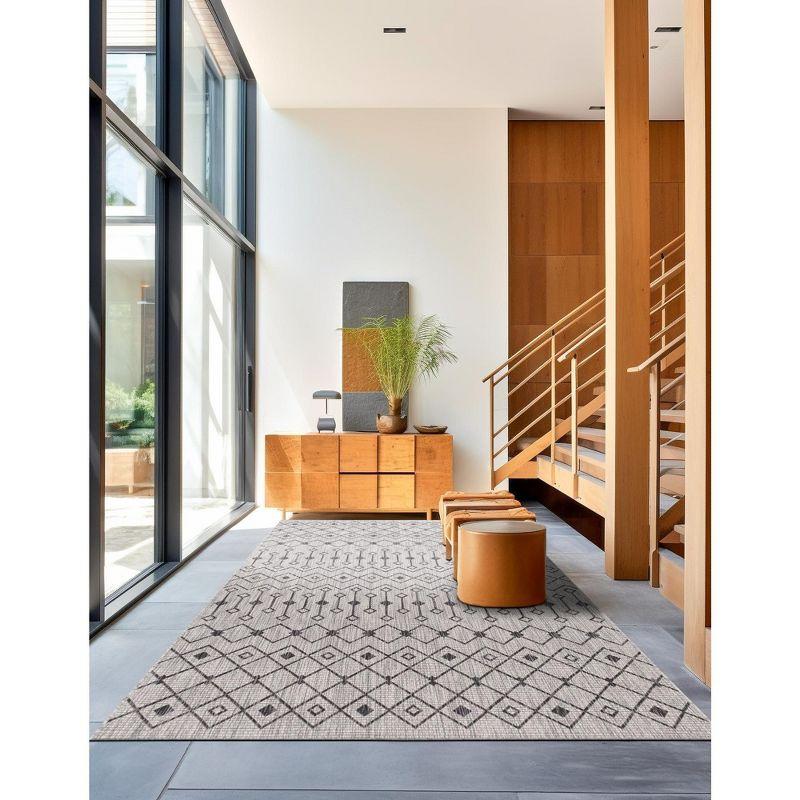 Unique Loom 5' 1 x 8' 0 Rectangle Indoor/Outdoor Trellis Gray Area Rug