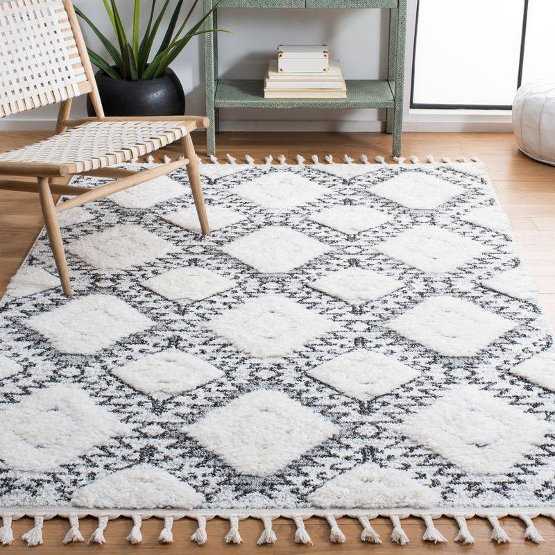 Ivory Diamond Braided Edge Shag Rug 4' x 6' - Handmade Synthetic