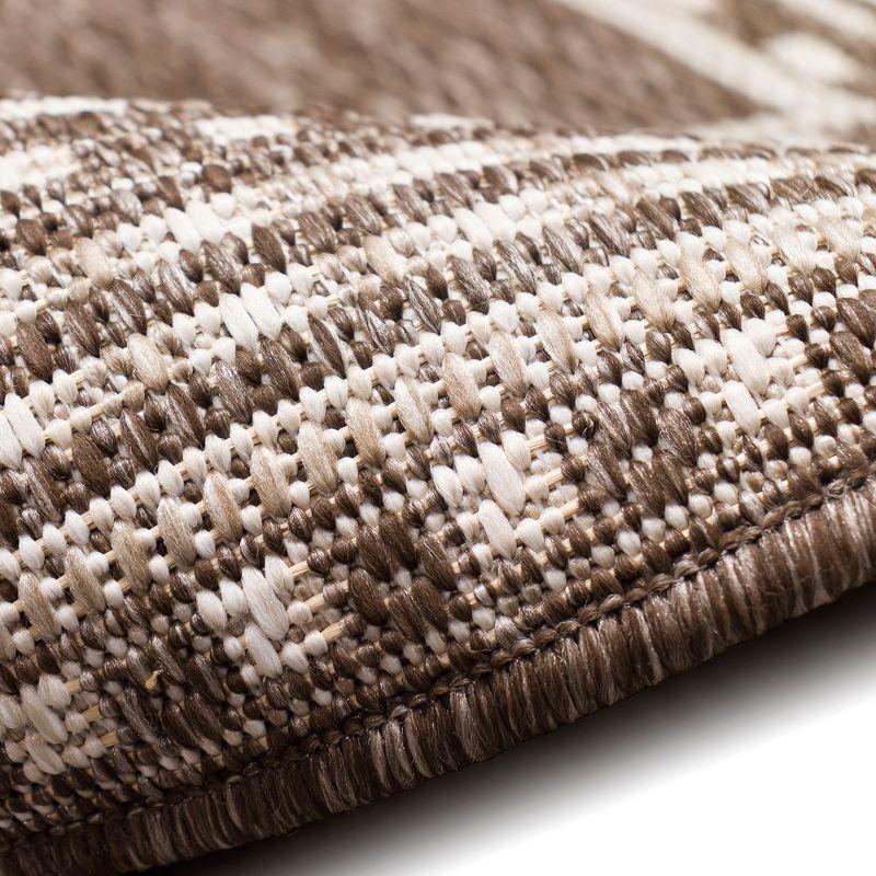Liora Manne Malibu Etched Border Indoor/Outdoor Rug Neutral 1'11" x 7'6"
