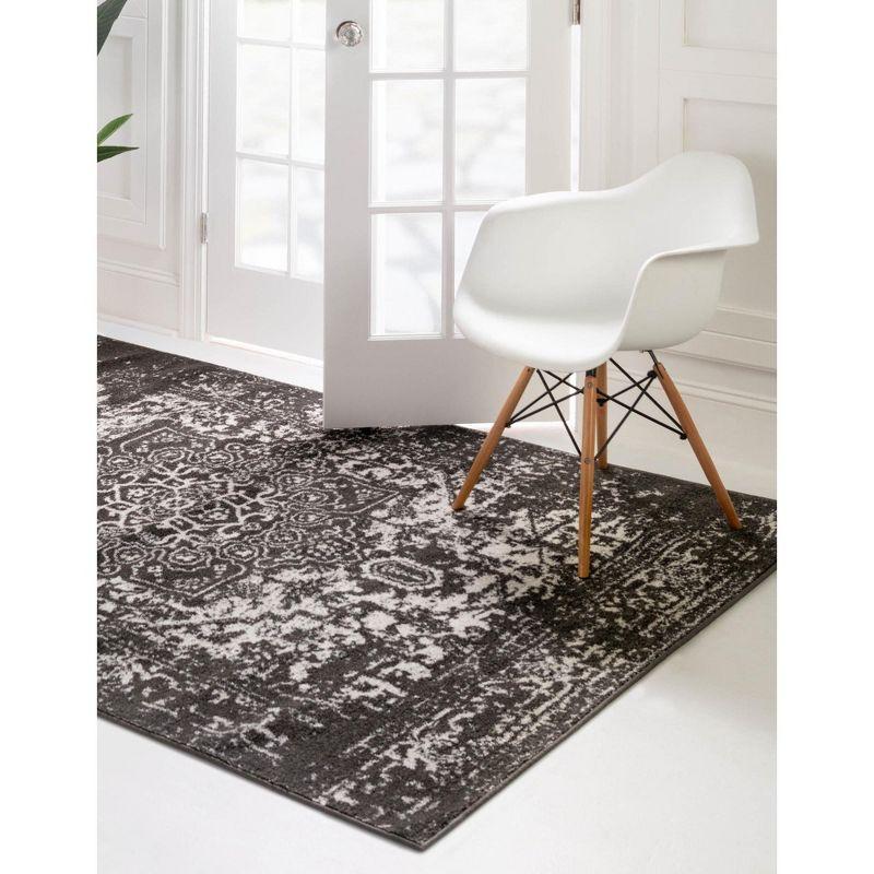 Unique Loom 2' 0 x 3' 1 Dark Gray Richmond Medallion Area Rug