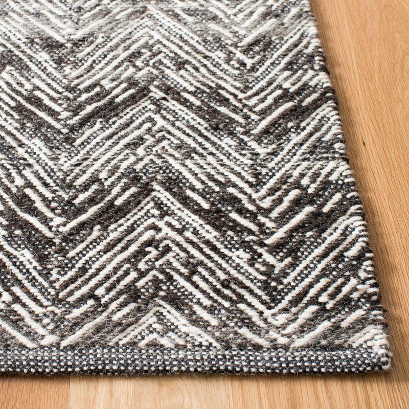 Kilim KLM401 Hand Woven Area Rug - Brown/Charcoal - 4'x6' - Safavieh