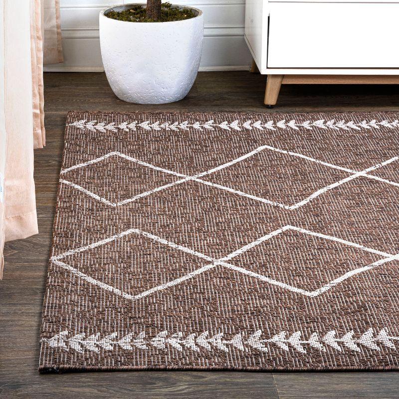 Derya Diamond Trellis Indoor/Outdoor Area Rug - JONATHAN Y