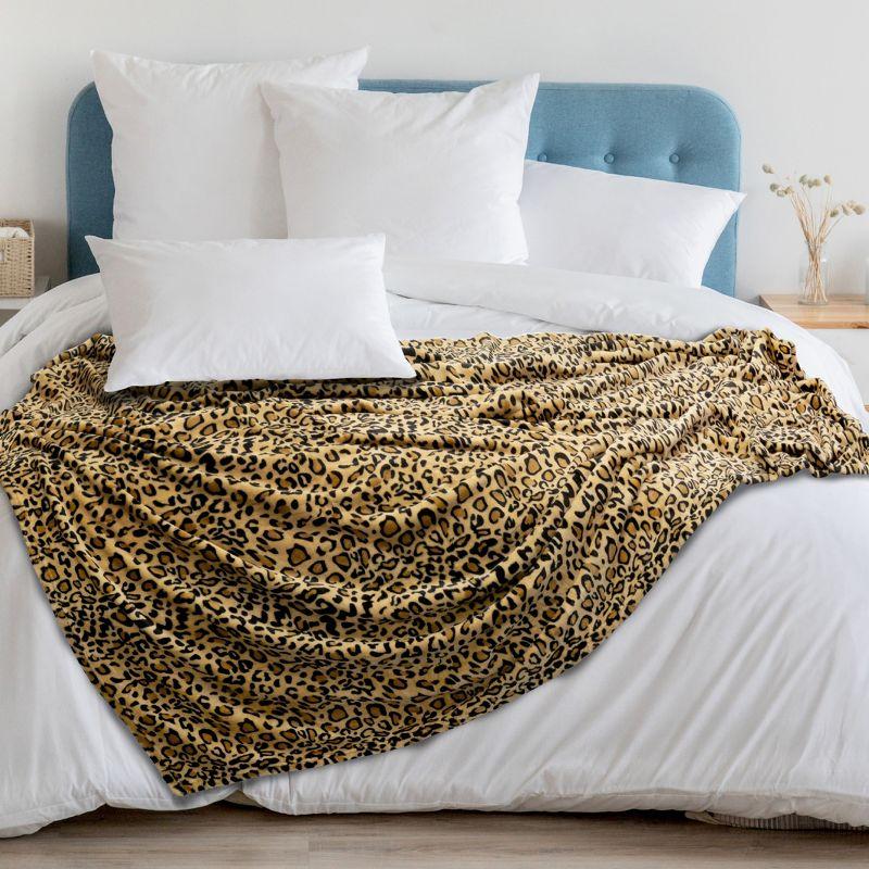 Pavilia Hand Woven Throw Blanket