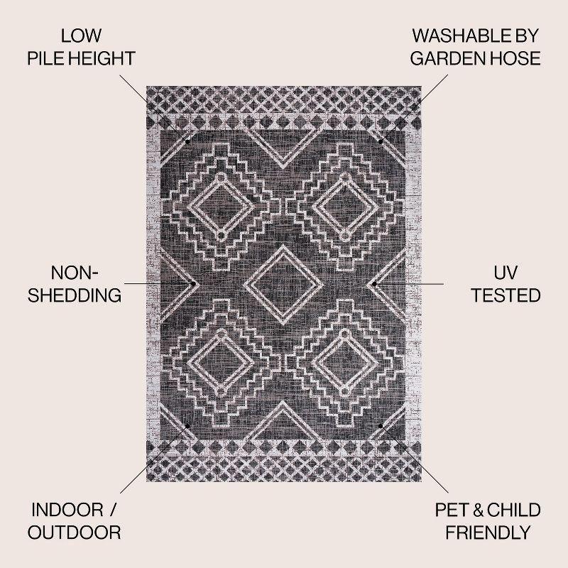 5'x8' Marokko Diamond  Medallion Indoor/Outdoor Area Rug, Black/Ivory - JONATHAN Y