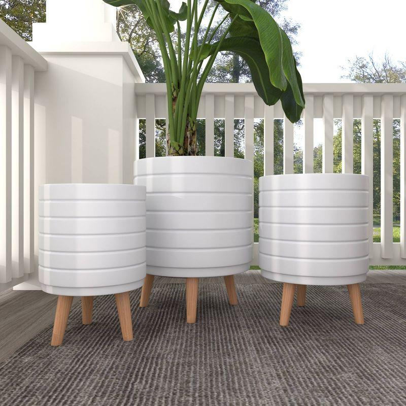 Cosmoliving By Cosmopolitan Set Of 3 White Wood Planter 14", 16", 18"H