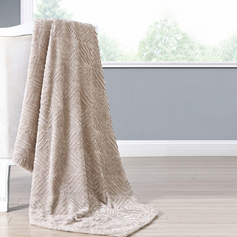 White Sand Reversible Faux Fur Throw Blanket