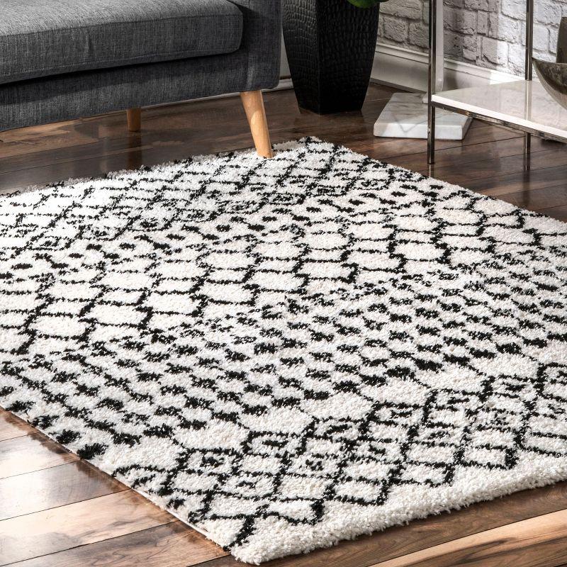 Ivory Trellis Shag Synthetic Reversible Area Rug 2 ft. x 3 ft.