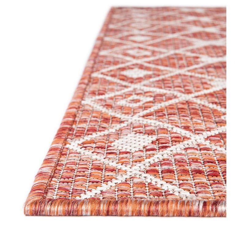 Rustic Trellis Octagon Outdoor Rug in Rust Red, Easy Care 7' 10"