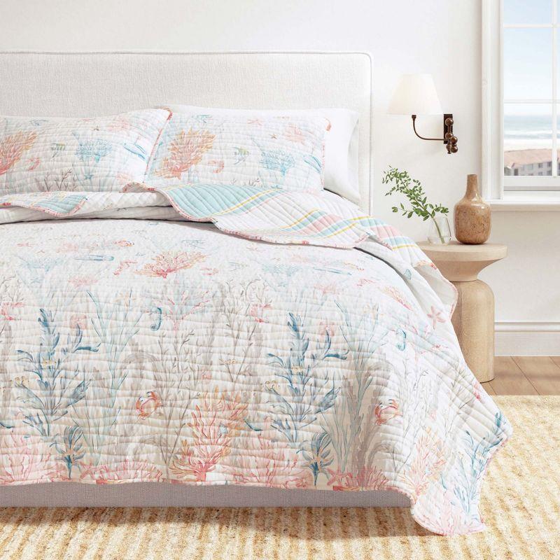 Coastal Coral Reef Reversible Cotton Quilt Set with Shams (Twin / Twin XL, Coral Reef)