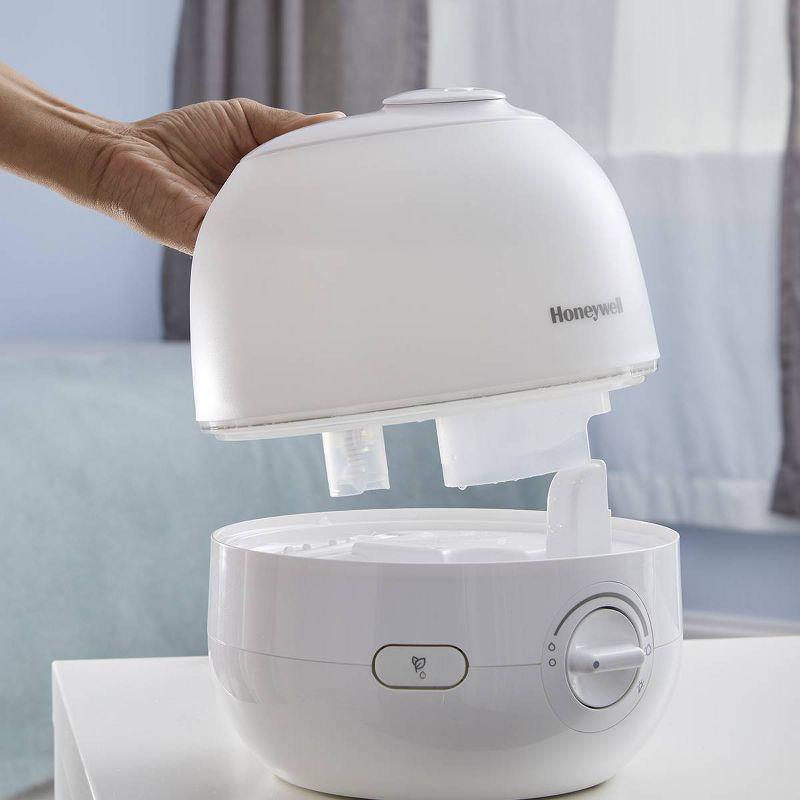 Honeywell Ultra Glow Light Changing Humidifier and Diffuser: Cool Mist, 24-Hour Run, No Filter, 100-300 sq. ft. Coverage
