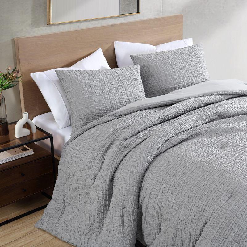 Kenneth Cole Serenity Wavy Lines Grey 3 Piece Comforter Set- Full/Queen