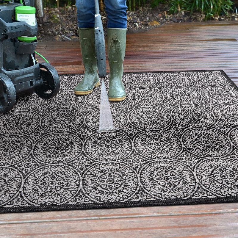 World Rug Gallery Transitional Floral Circles Textured Flat Weave Indoor/Outdoor Area Rug - BLACK 7'10"X10'
